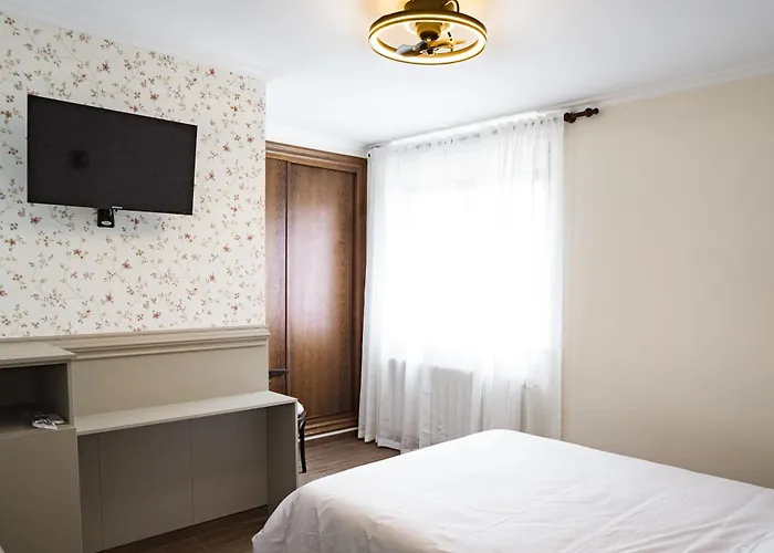 El Porton De La Huebra 2*